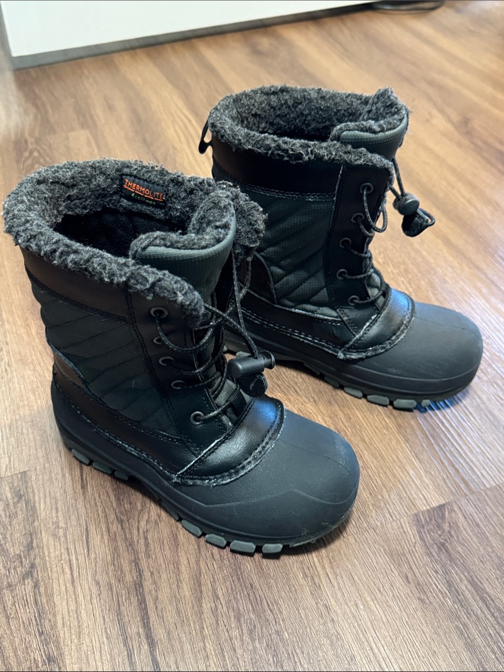 Target kid’s Thermolite waterproof winter snow boots w quick toggle stretch lace